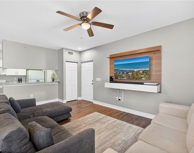 6481 Aragon Way - Photo Thumbnail 5