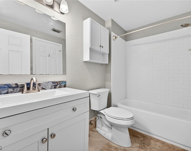 6481 Aragon Way - Photo Thumbnail 14