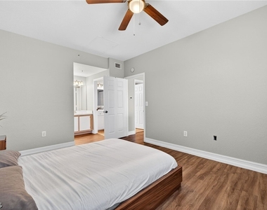 6481 Aragon Way - Photo Thumbnail 12