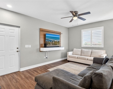 6481 Aragon Way - Photo Thumbnail 2