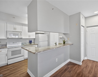 6481 Aragon Way - Photo Thumbnail 7