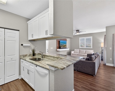 6481 Aragon Way - Photo Thumbnail 9