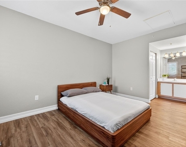 6481 Aragon Way - Photo Thumbnail 11