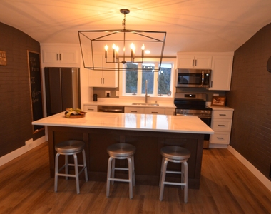 410 Wallace - Photo Thumbnail 4