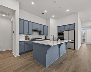 5802 N Reef Ridge Drive - Photo Thumbnail 9