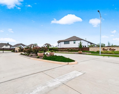 5802 N Reef Ridge Drive - Photo Thumbnail 2