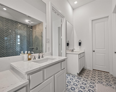 5802 N Reef Ridge Drive - Photo Thumbnail 42
