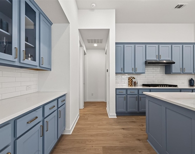 5802 N Reef Ridge Drive - Photo Thumbnail 11