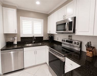 2080 W 1st Street - Photo Thumbnail 6