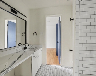 2119 Barr Street - Photo Thumbnail 6