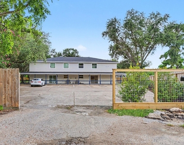 2119 Barr Street - Photo Thumbnail 1
