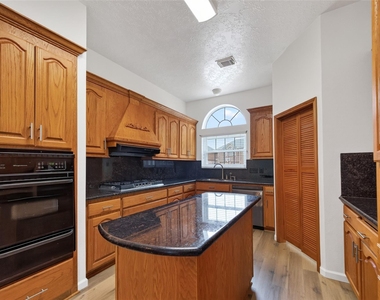 7403 Oak Walk Drive - Photo Thumbnail 14
