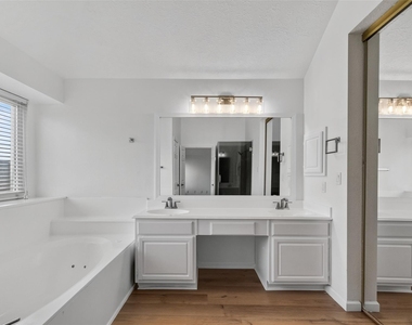 7403 Oak Walk Drive - Photo Thumbnail 31
