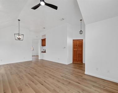 7403 Oak Walk Drive - Photo Thumbnail 4