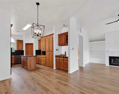 7403 Oak Walk Drive - Photo Thumbnail 9