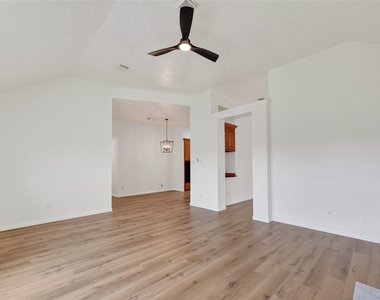 7403 Oak Walk Drive - Photo Thumbnail 6