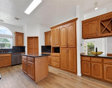 7403 Oak Walk Drive - Photo Thumbnail 13