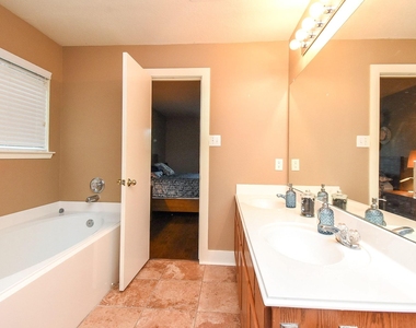 10735 Cobblecreek Way - Photo Thumbnail 17