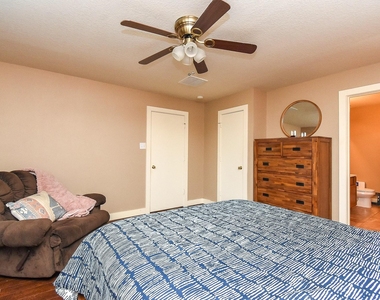 10735 Cobblecreek Way - Photo Thumbnail 14