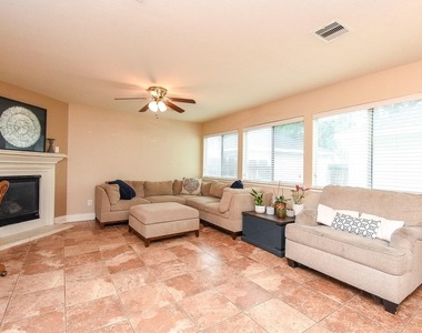 10735 Cobblecreek Way - Photo Thumbnail 4