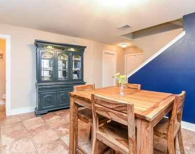 10735 Cobblecreek Way - Photo Thumbnail 3