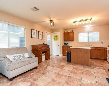 10735 Cobblecreek Way - Photo Thumbnail 6