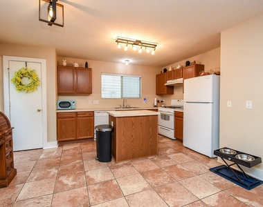 10735 Cobblecreek Way - Photo Thumbnail 8
