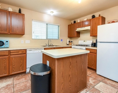 10735 Cobblecreek Way - Photo Thumbnail 9