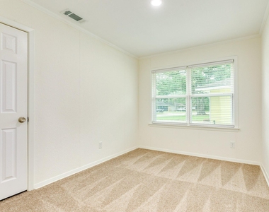 408 Gardenia Street - Photo Thumbnail 15