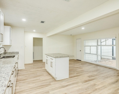 408 Gardenia Street - Photo Thumbnail 5