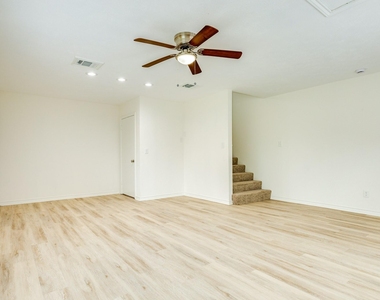 408 Gardenia Street - Photo Thumbnail 9
