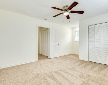408 Gardenia Street - Photo Thumbnail 12