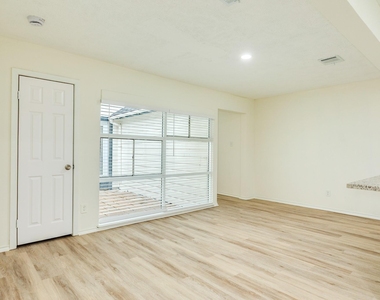 408 Gardenia Street - Photo Thumbnail 6