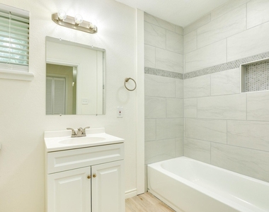 408 Gardenia Street - Photo Thumbnail 13