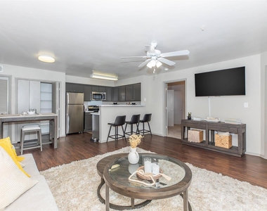 1088 Park Plaza Drive - Photo Thumbnail 4