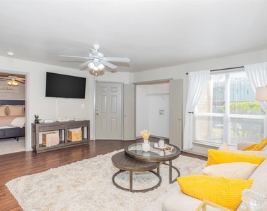 1088 Park Plaza Drive - Photo Thumbnail 5