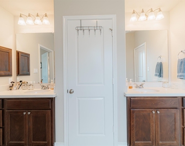 3530 Auburn Creek Circle - Photo Thumbnail 17