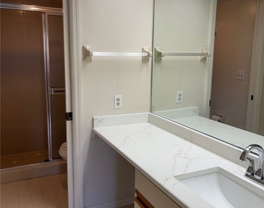 513 Lake Louise Circle - Photo Thumbnail 12