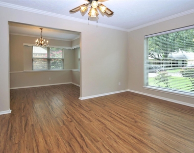2315 Eaglerock - Photo Thumbnail 4