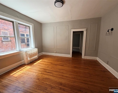 16 Irving - Photo Thumbnail 6