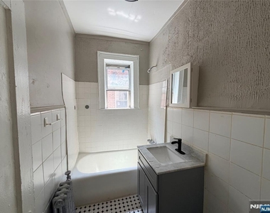 16 Irving - Photo Thumbnail 2