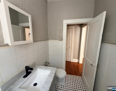 16 Irving - Photo Thumbnail 3