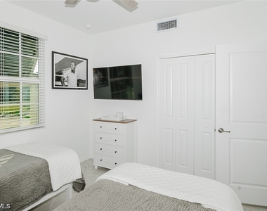 15835 Green Acres Avenue - Photo Thumbnail 21