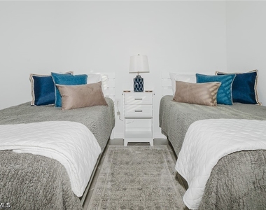 15835 Green Acres Avenue - Photo Thumbnail 20