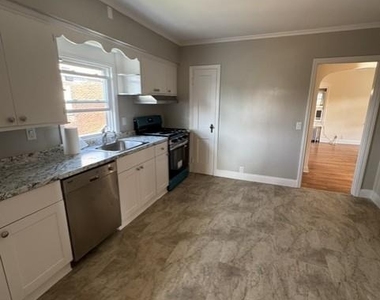 429 Macarthur - Photo Thumbnail 2