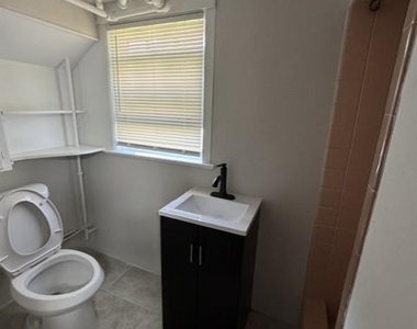 429 Macarthur - Photo Thumbnail 9