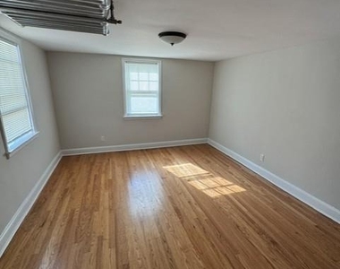 429 Macarthur - Photo Thumbnail 5