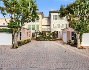 4000 Gulf Shore Boulevard N - Photo Thumbnail 2