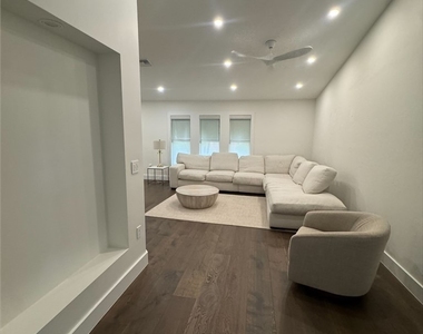 27500 Suffridge Drive - Photo Thumbnail 11