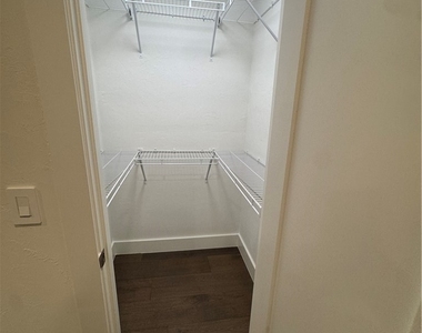 27500 Suffridge Drive - Photo Thumbnail 13